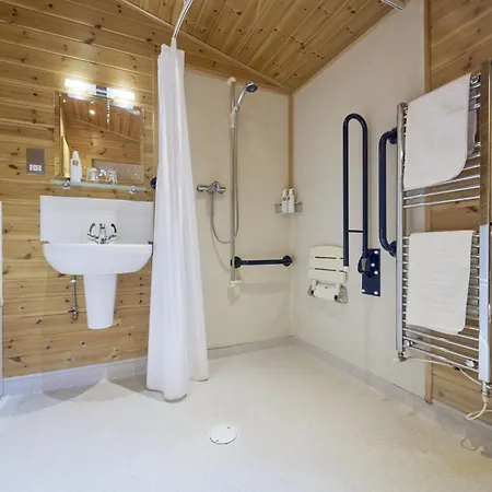 Dom wakacyjny Buzzard With Hot-tub