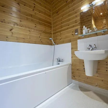 Dom wakacyjny Buzzard With Hot-tub