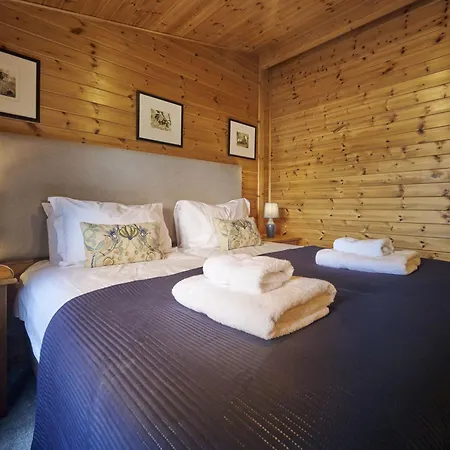 Buzzard With Hot-tub * Carlisle (Cumbria)