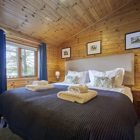 Buzzard With Hot-tub Semesterbostad